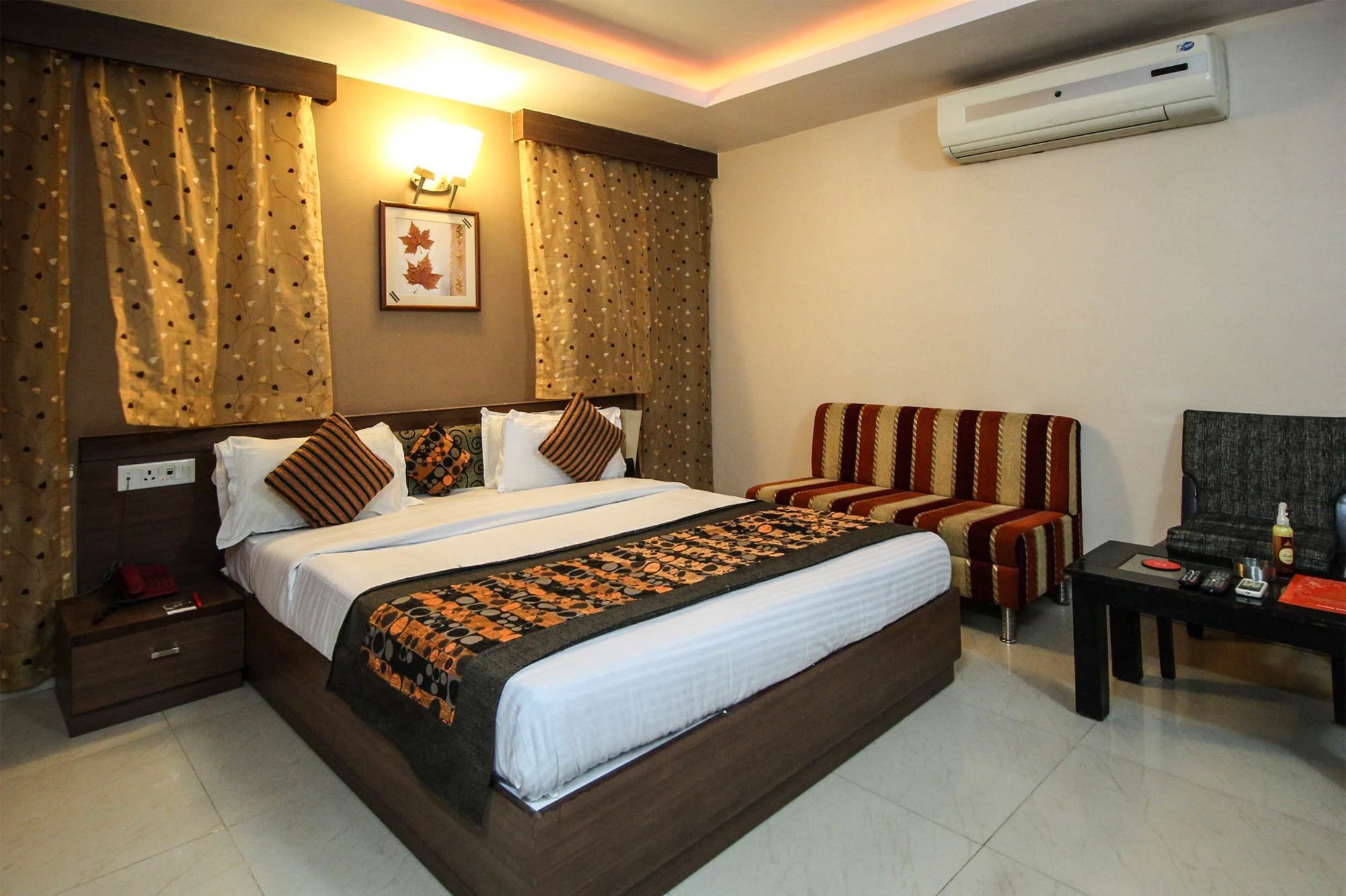 Oyo 4161 Hotel Shailly Inn Ahmedabad Exterior foto